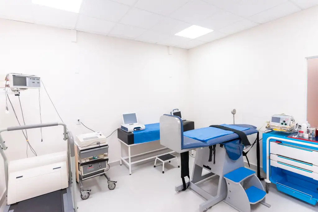A physiotherapy treatment room with a couch and rehabilitation equipment
